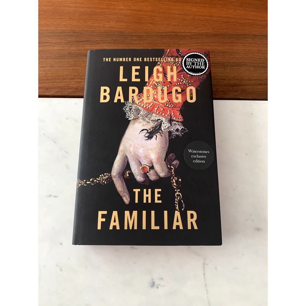 *RARE SIGNED* Leigh Bardugo The Familiar Waterstones UK Edition